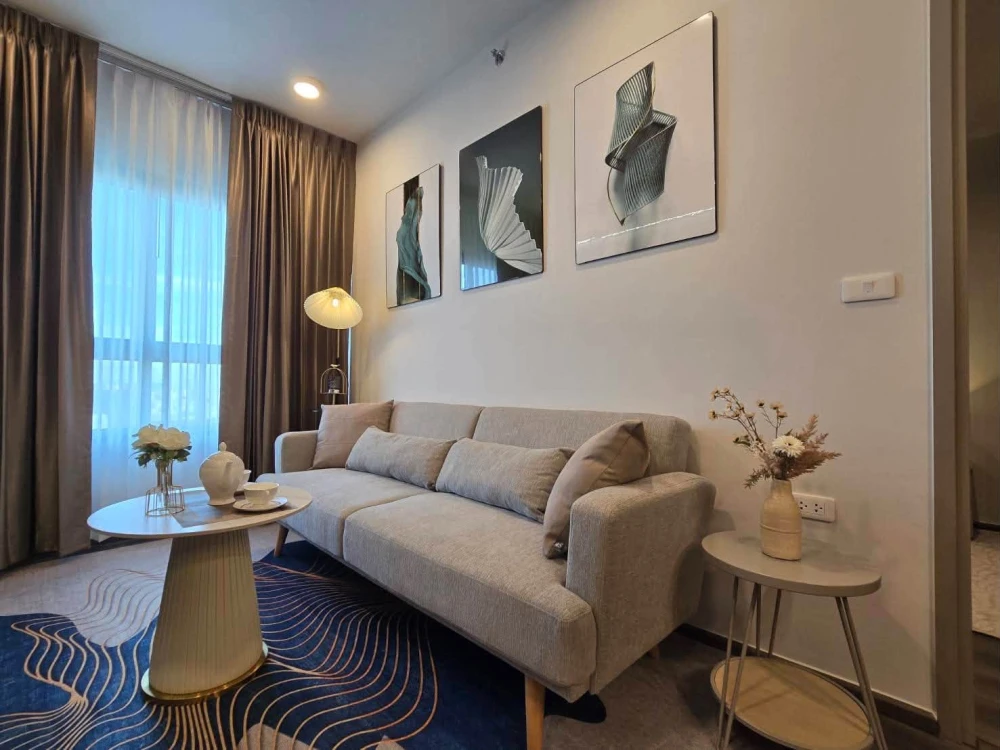For rent: Unit at IDEO Rama 9–Asoke. Located on a high floor, the unit features a well-planned layout and an interior design that is warm, elegant, an