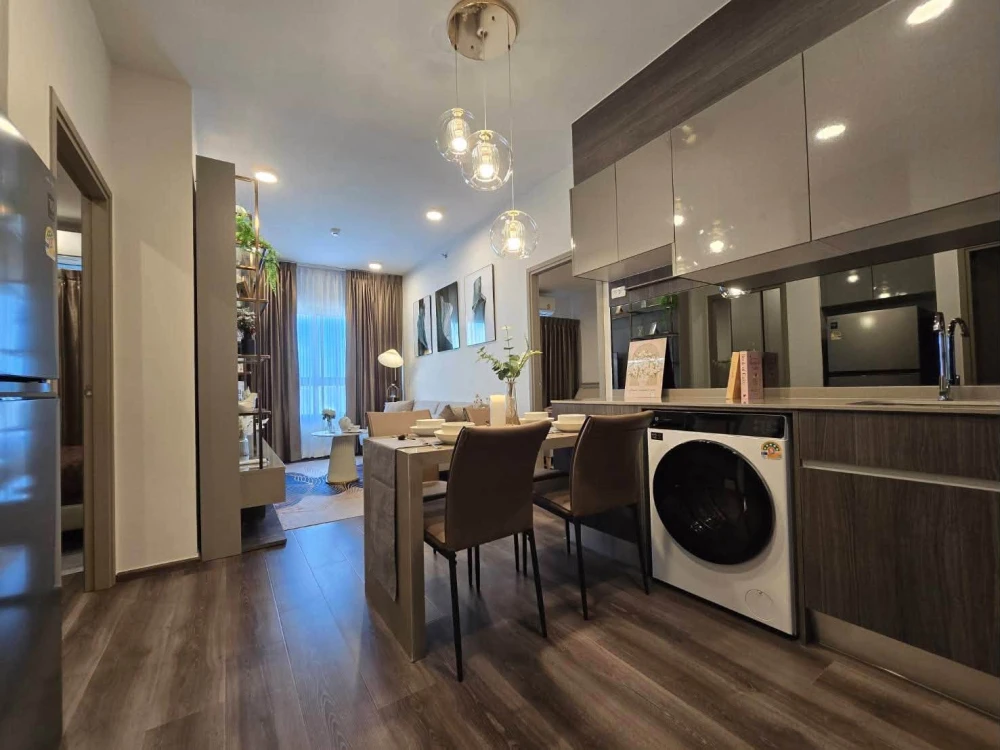 For rent: Unit at IDEO Rama 9–Asoke. Located on a high floor, the unit features a well-planned layout and an interior design that is warm, elegant, an