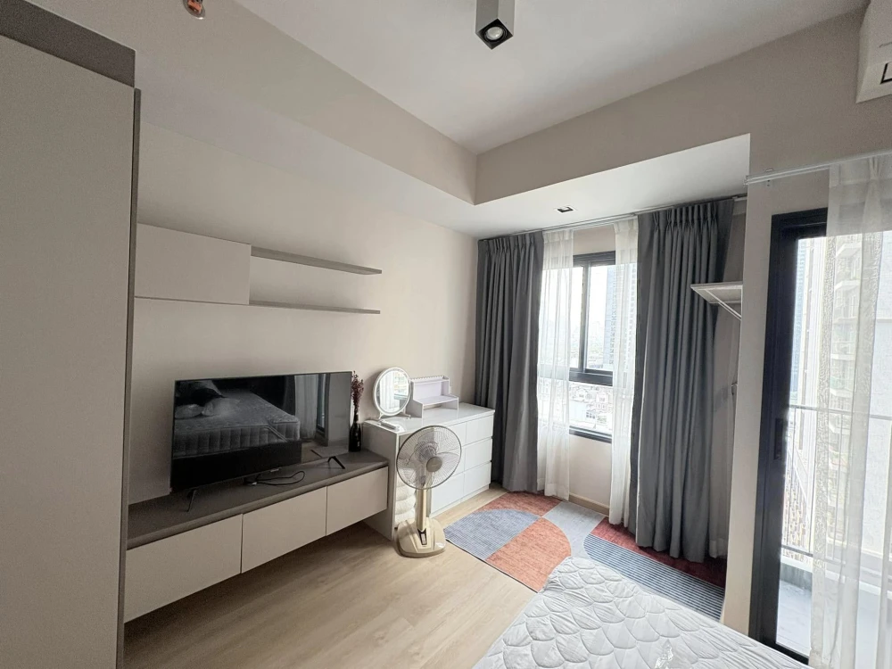 For rent: IDEO RAMA 9–ASOKE studio room. Great location, convenient transportation, fully furnished. Don't miss out!
