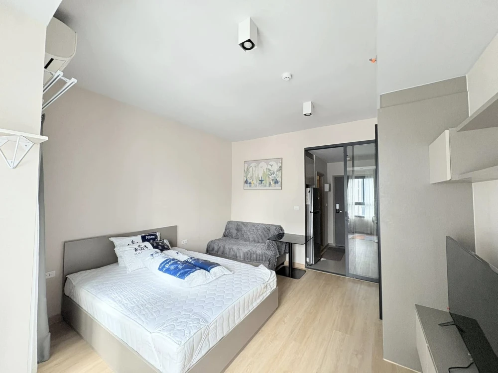 For rent: IDEO RAMA 9–ASOKE studio room. Great location, convenient transportation, fully furnished. Don't miss out!