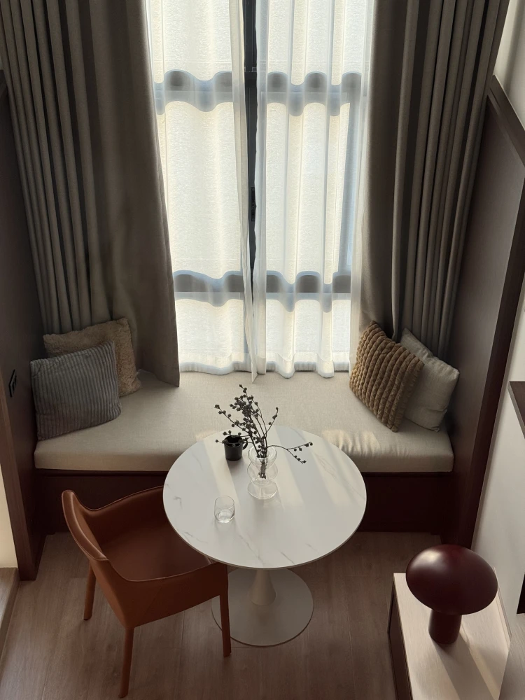 For rent: IDEO RAMA 9–ASOKE, high ceilings, spacious and airy unit, fully furnished, beautifully decorated. Book now!