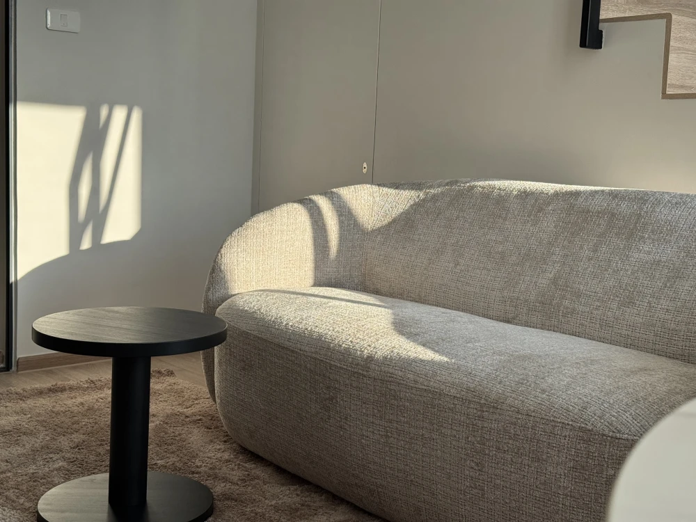For rent: IDEO RAMA 9–ASOKE, high ceilings, spacious and airy unit, fully furnished, beautifully decorated. Book now!