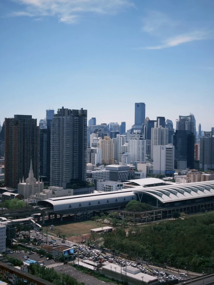 For rent: IDEO RAMA 9–ASOKE, high ceilings, spacious and airy unit, fully furnished, beautifully decorated. Book now!