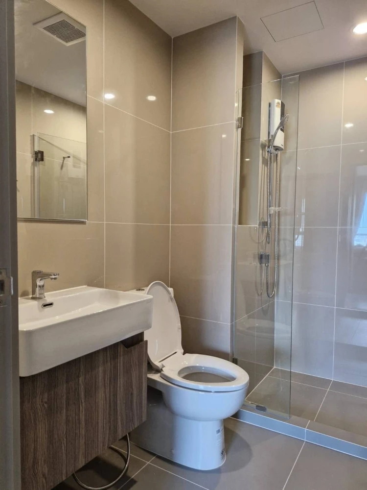 For rent: Ideo Ramkhamhaeng - Lam Sali Station, 1 bedroom, 1 bathroom, built-in furniture, beautiful city view, don't miss it.