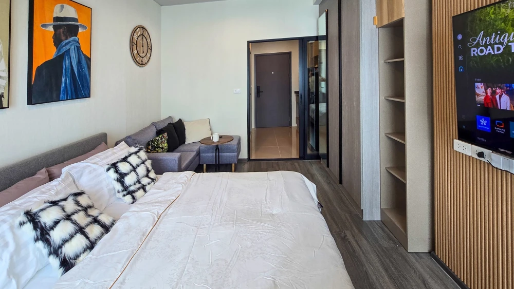 For rent: Ideo Ramkhamhaeng - Lam Sali Station, 14th floor, pool view, beautiful room, fully furnished, reserve now.