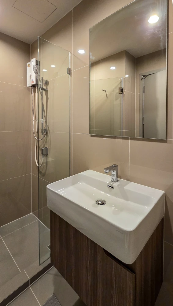 For rent: Ideo Ramkhamhaeng - Lam Sali Station, 14th floor, pool view, beautiful room, fully furnished, reserve now.