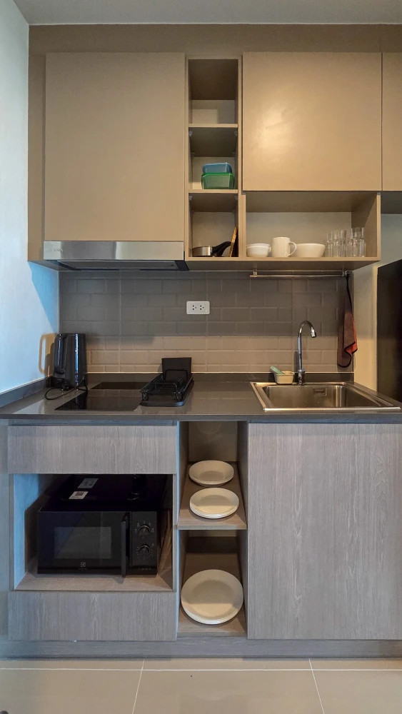 For rent: Ideo Ramkhamhaeng - Lam Sali Station, 14th floor, pool view, beautiful room, fully furnished, reserve now.