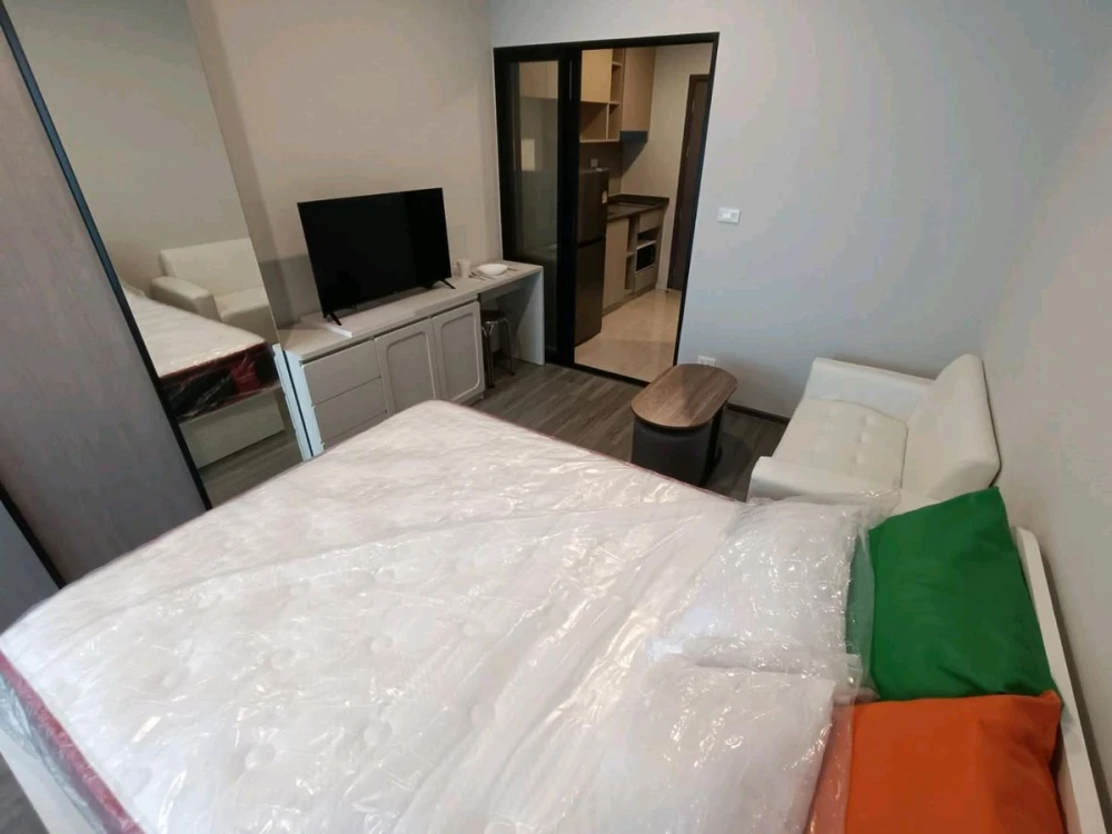 For rent: Ideo Ramkhamhaeng - Lam Sali Station, 9th floor, nice room, fully furnished, reserve now.