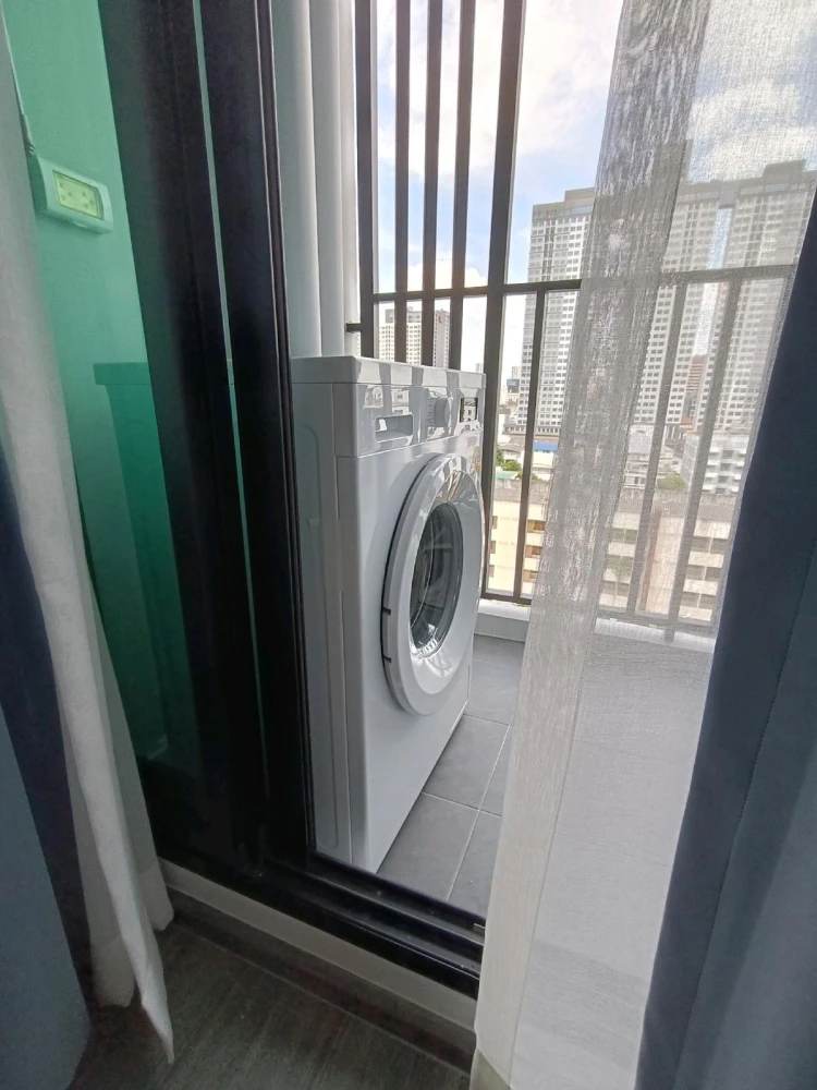 For rent: Ideo Ramkhamhaeng - Lam Sali Station, 9th floor, nice room, fully furnished, reserve now.
