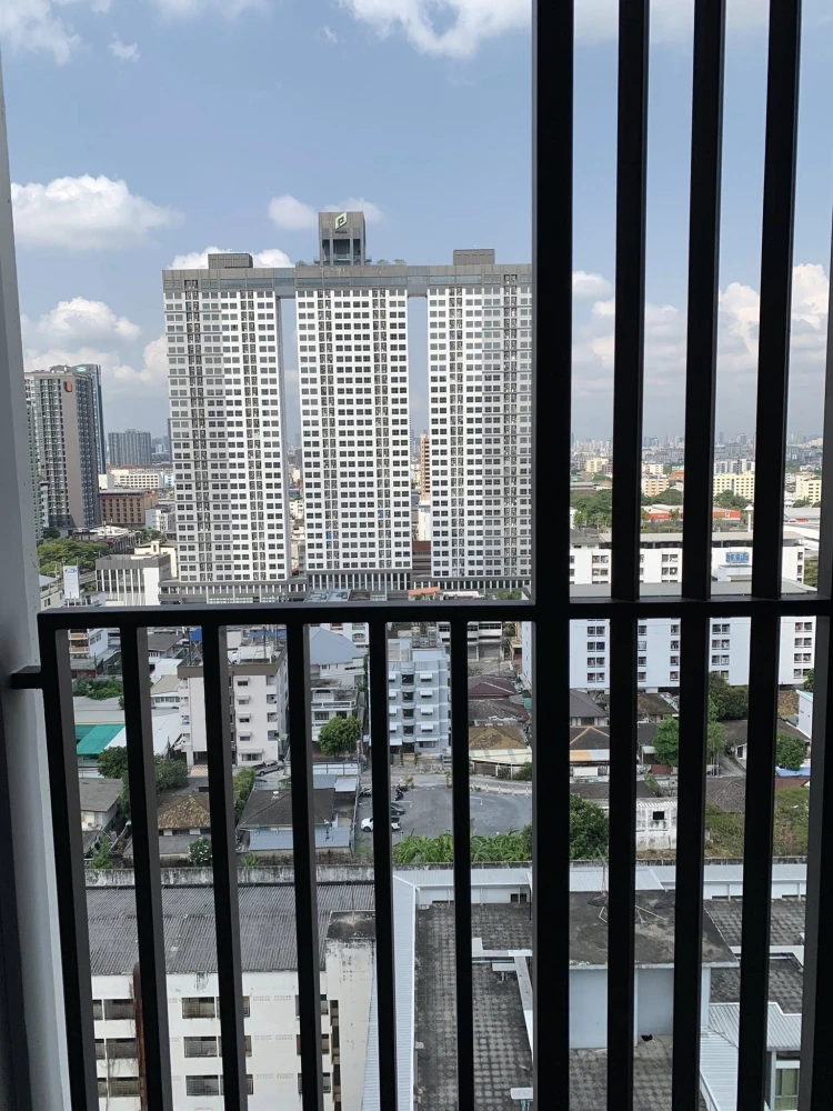 For rent: Ideo Ramkhamhaeng - Lam Sali Station, next to one fire escape, quiet and peaceful, no noise disturbance from neighbors. Don't miss out!
