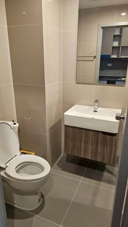For rent: Ideo Ramkhamhaeng - Lam Sali Station, a nice room, comes with complete furniture and electrical appliances, just bring your bags and move in
