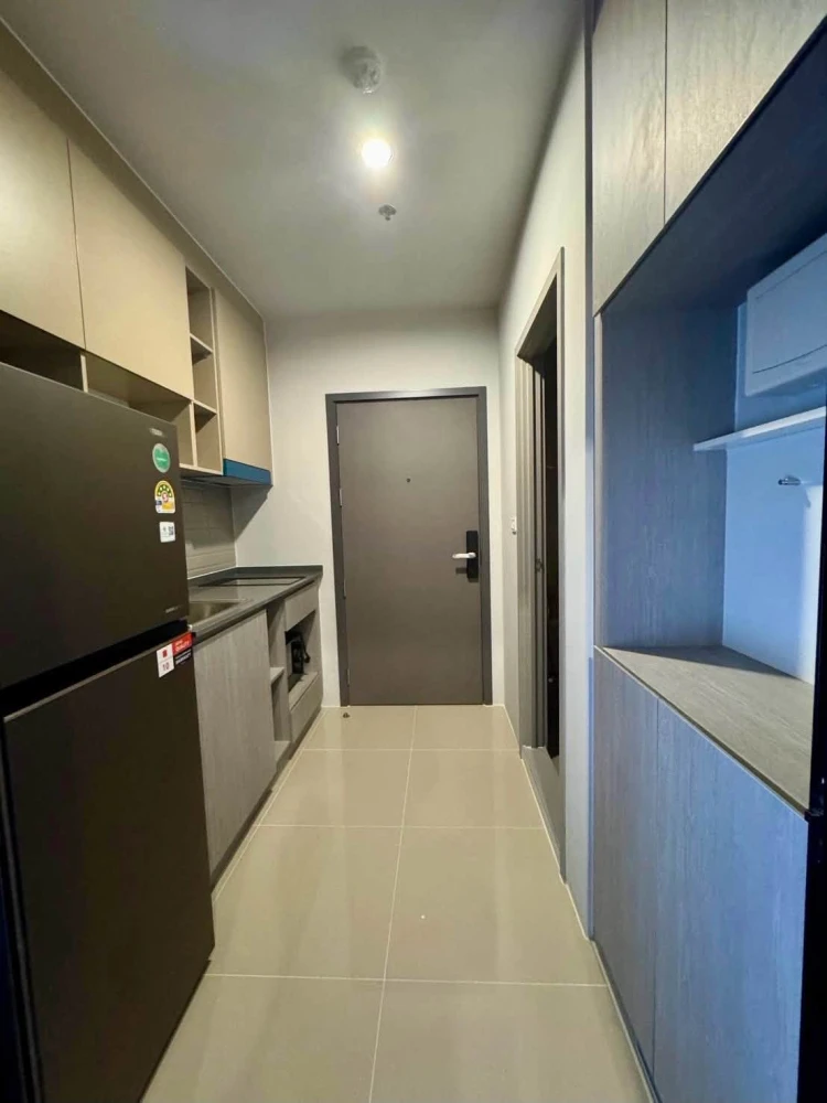 For rent Ideo Ramkhamhaeng - Lam Sali Station, studio room comes with full furniture. Just carry your bag and move in.