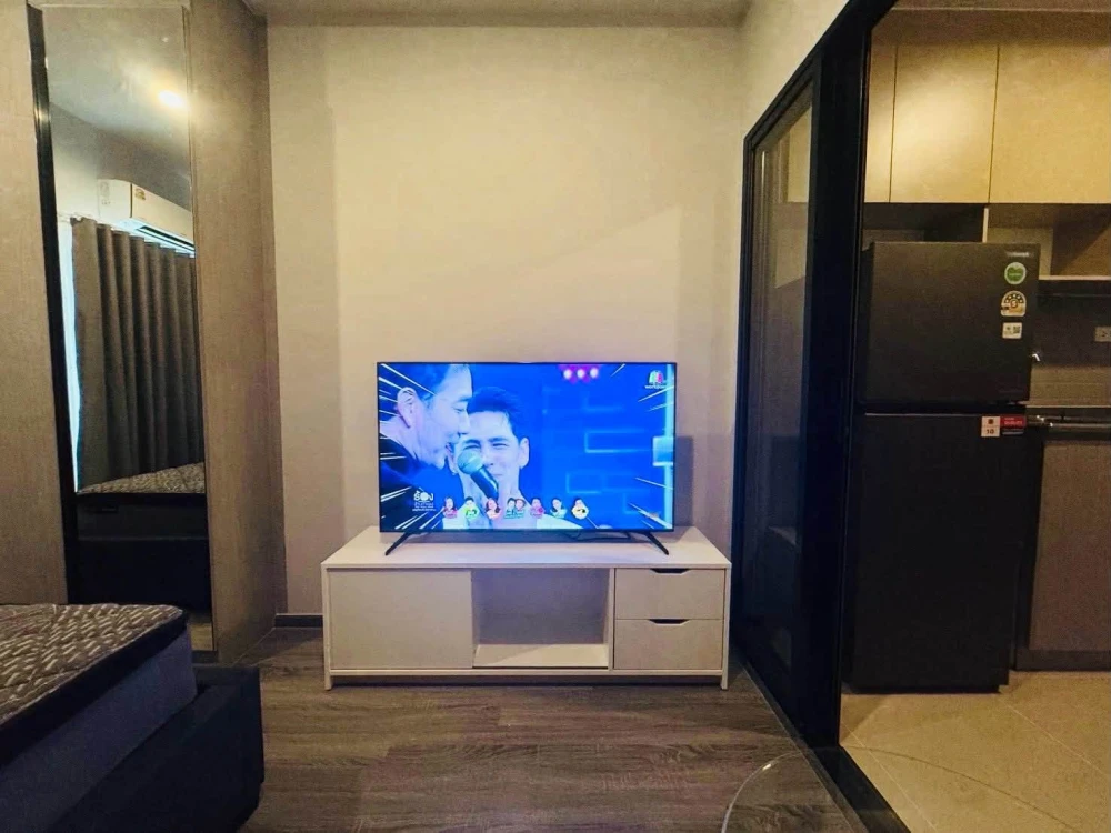 For rent Ideo Ramkhamhaeng - Lam Sali Station, studio room comes with full furniture. Just carry your bag and move in.