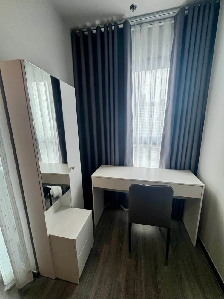 For rent Ideo Ramkhamhaeng - Lam Sali Station, studio room comes with full furniture. Just carry your bag and move in.