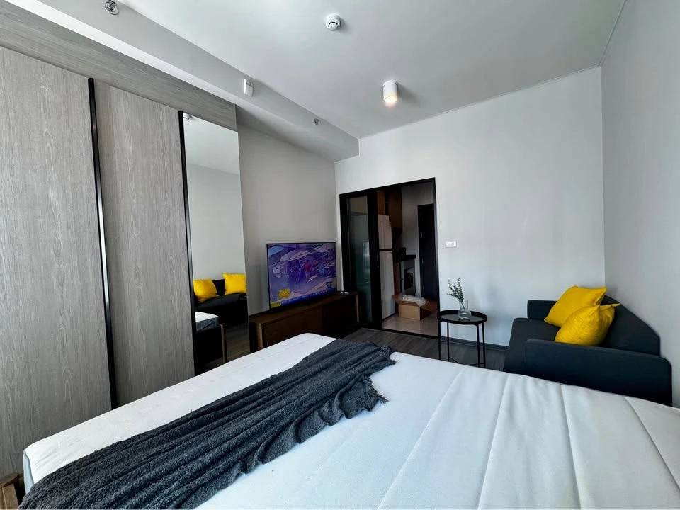 For rent: Ideo Ramkhamhaeng - Lam Sali Station studio room, fully furnished with all amenities. Don't miss out!