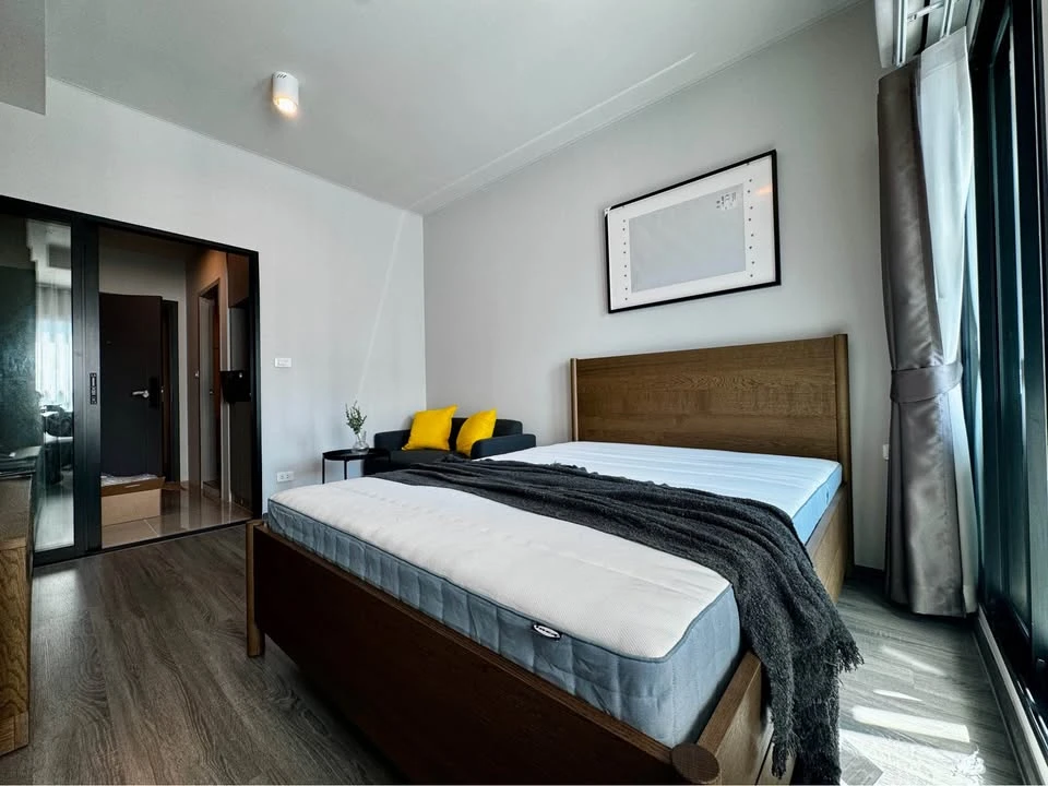 For rent: Ideo Ramkhamhaeng - Lam Sali Station studio room, fully furnished with all amenities. Don't miss out!