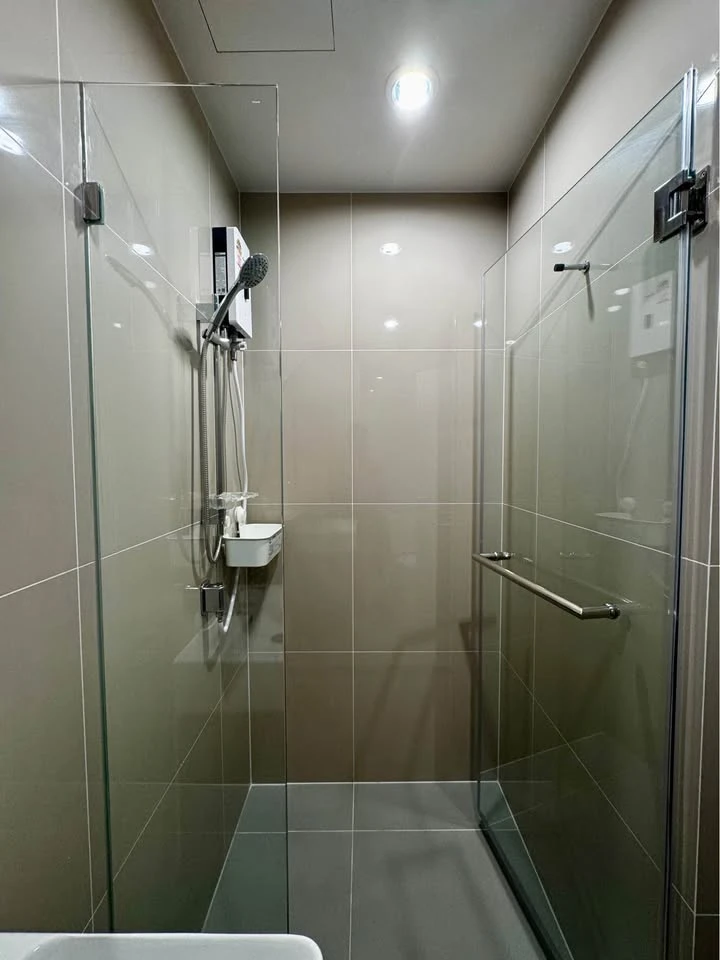 For rent: Ideo Ramkhamhaeng - Lam Sali Station studio room, fully furnished with all amenities. Don't miss out!