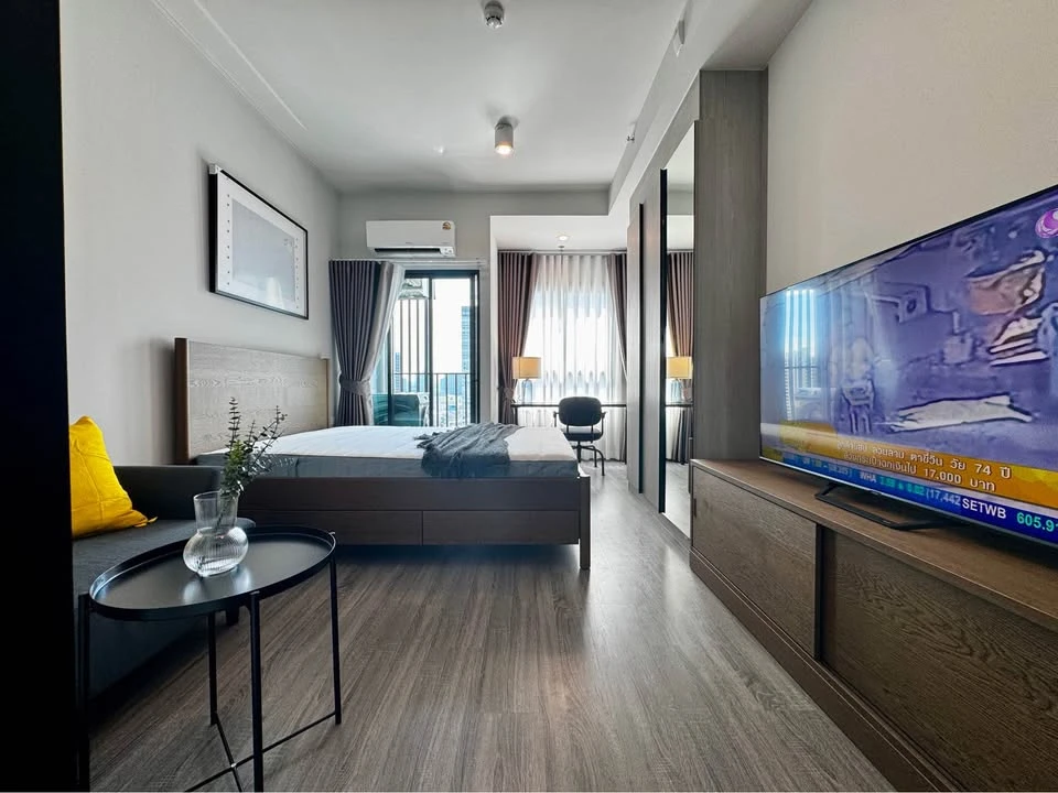 For rent: Ideo Ramkhamhaeng - Lam Sali Station studio room, fully furnished with all amenities. Don't miss out!