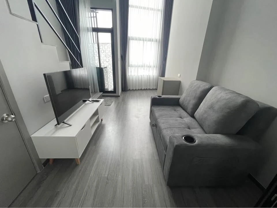 For rent: Ideo Ramkhamhaeng - Lam Sali Station, beautifully decorated unit on the 32nd floor with BTS view. Book today! Don't wait!
