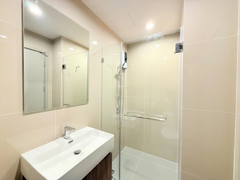 For rent: Ideo Ramkhamhaeng Lamsali Station. Ready to move in. Just bring your bag. Hurry and reserve before the rooms are gone.