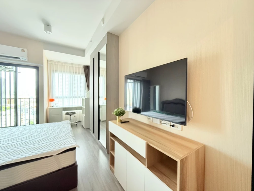 For rent: Ideo Ramkhamhaeng Lamsali Station. Ready to move in. Just bring your bag. Hurry and reserve before the rooms are gone.