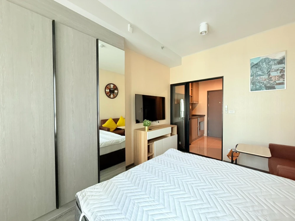 For rent: Ideo Ramkhamhaeng Lamsali Station. Ready to move in. Just bring your bag. Hurry and reserve before the rooms are gone.