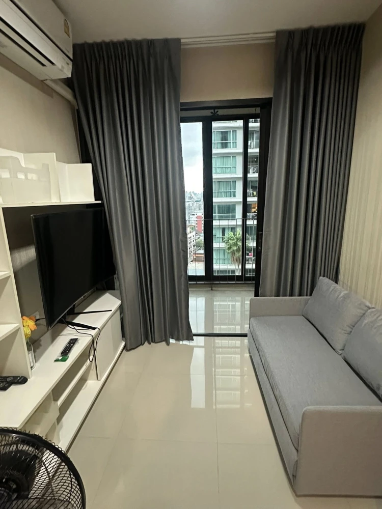 For rent: Ideo Ratchada - Huaykwang. Beautiful and comfortable room, fully furnished and ready to move in.