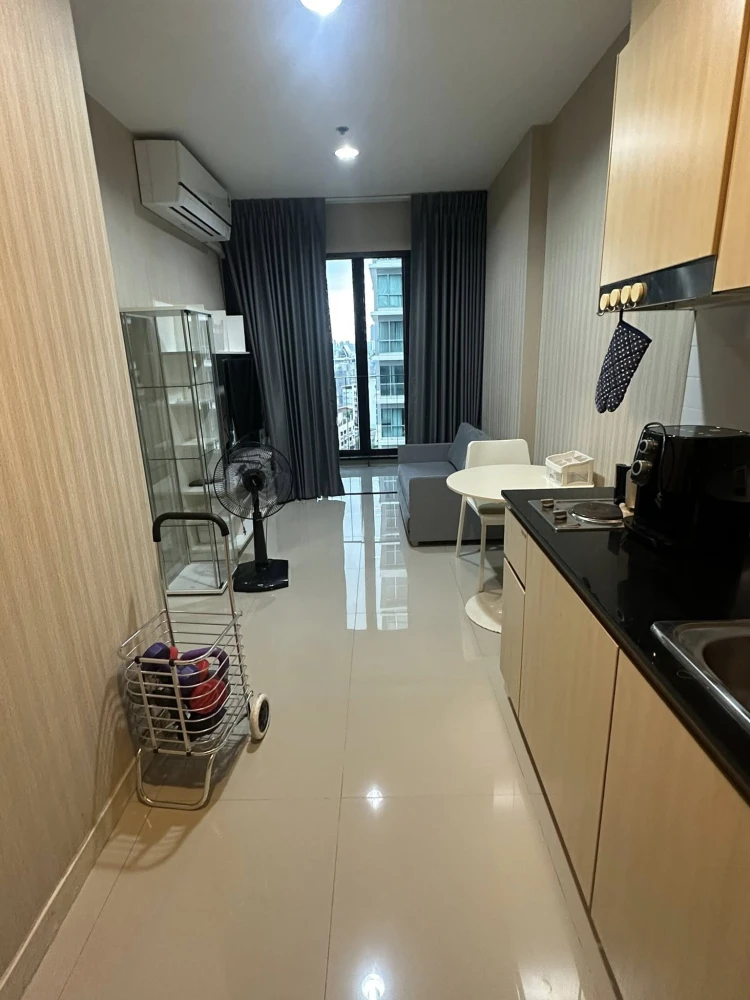 For rent: Ideo Ratchada - Huaykwang. Beautiful and comfortable room, fully furnished and ready to move in.