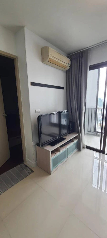 For rent: Ideo Sathorn-Taksin, 1 bedroom, 1 bathroom, good location, convenient transportation, beautiful view, no blocking, reserve now!