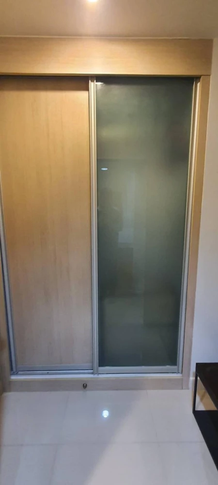 For rent: Ideo Sathorn-Taksin, 1 bedroom, 1 bathroom, good location, convenient transportation, beautiful view, no blocking, reserve now!