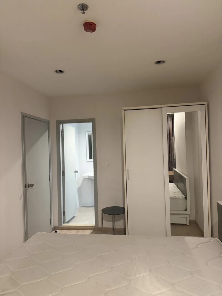 For rent: Ideo Sathorn-Tha Phra, ready-to-move-in unit, high floor, spacious and comfortable. Book now!