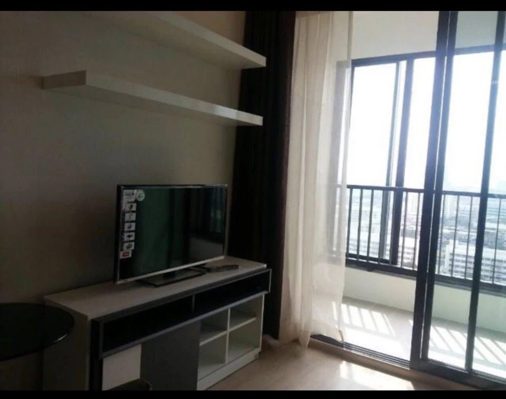 For rent: Ideo Sathorn-Tha Phra, ready-to-move-in unit, high floor, spacious and comfortable. Book now!