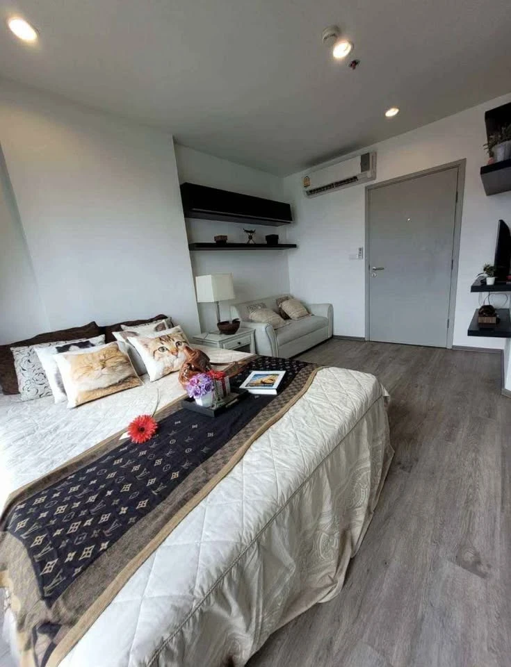 For rent: IDEO Sathorn Thapra, ready to move in, reasonable price, complete in one place, just bring your bags and move in.