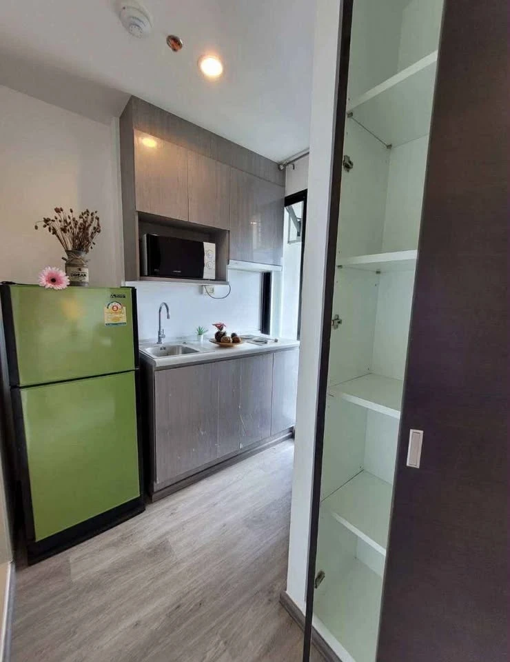 For rent: IDEO Sathorn Thapra, ready to move in, reasonable price, complete in one place, just bring your bags and move in.