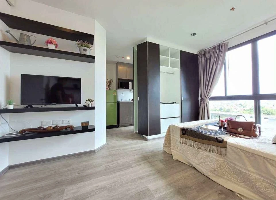 For rent: IDEO Sathorn Thapra, ready to move in, reasonable price, complete in one place, just bring your bags and move in.