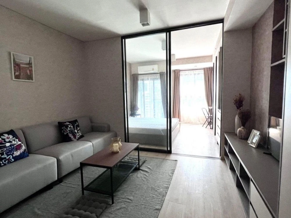 For rent: Ideo Sathorn-Wongwian Yai, 19th floor, fully furnished, ready to move in. If interested, hurry and reserve now.