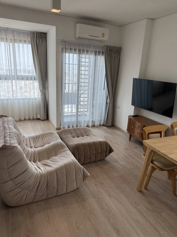 For rent: Ideo Sathorn-Wongwian Yai, 24th floor. High floor, unobstructed and airy view. Book now!
