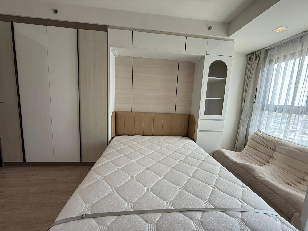For rent: Ideo Sathorn-Wongwian Yai, 24th floor. High floor, unobstructed and airy view. Book now!