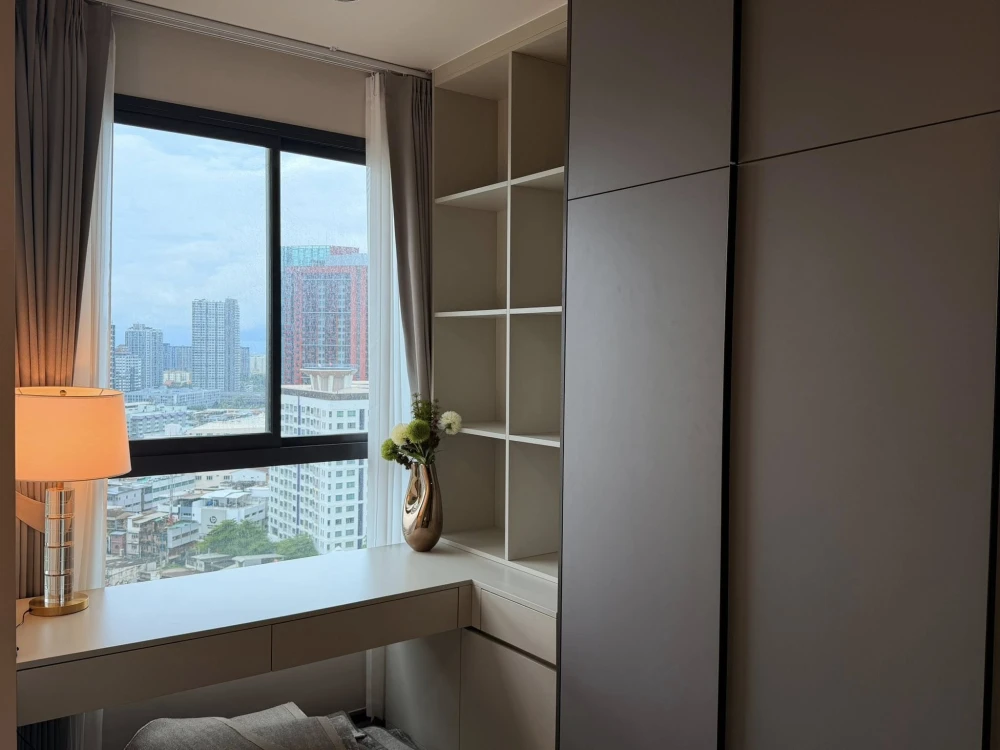 For rent: Ideo Sukhumvit - Rama 4. Modern style decoration with high-quality materials and built-in furniture. Don't miss out!