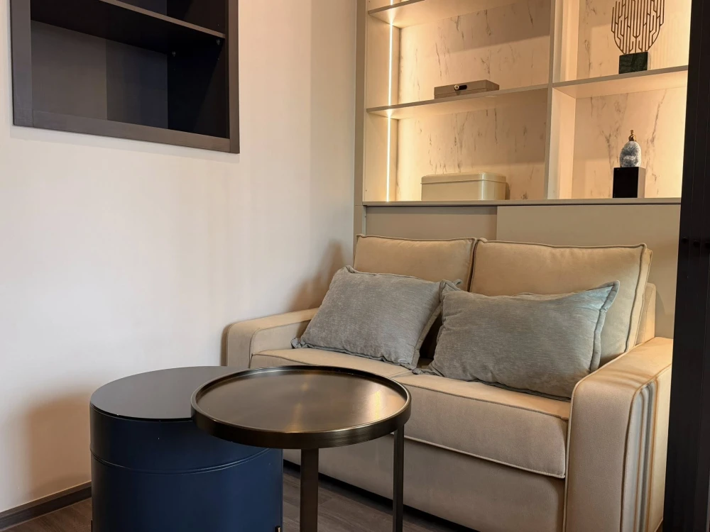For rent: Ideo Sukhumvit - Rama 4. Modern style decoration with high-quality materials and built-in furniture. Don't miss out!