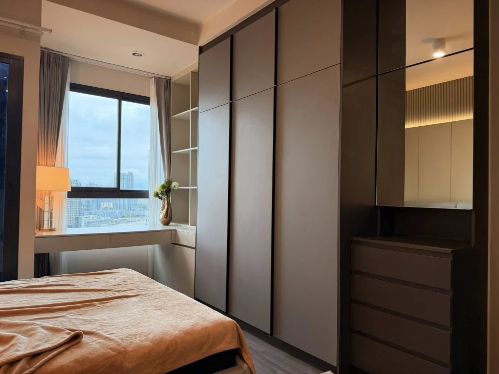 For rent: Ideo Sukhumvit - Rama 4. Modern style decoration with high-quality materials and built-in furniture. Don't miss out!