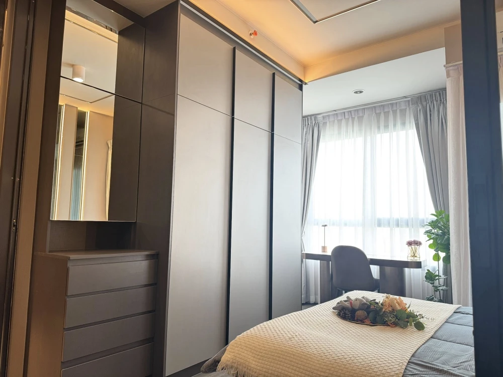 For rent: Ideo Sukhumvit - Rama 4, high floor room, fully furnished, luxury built-in, just bring your bag and move in.