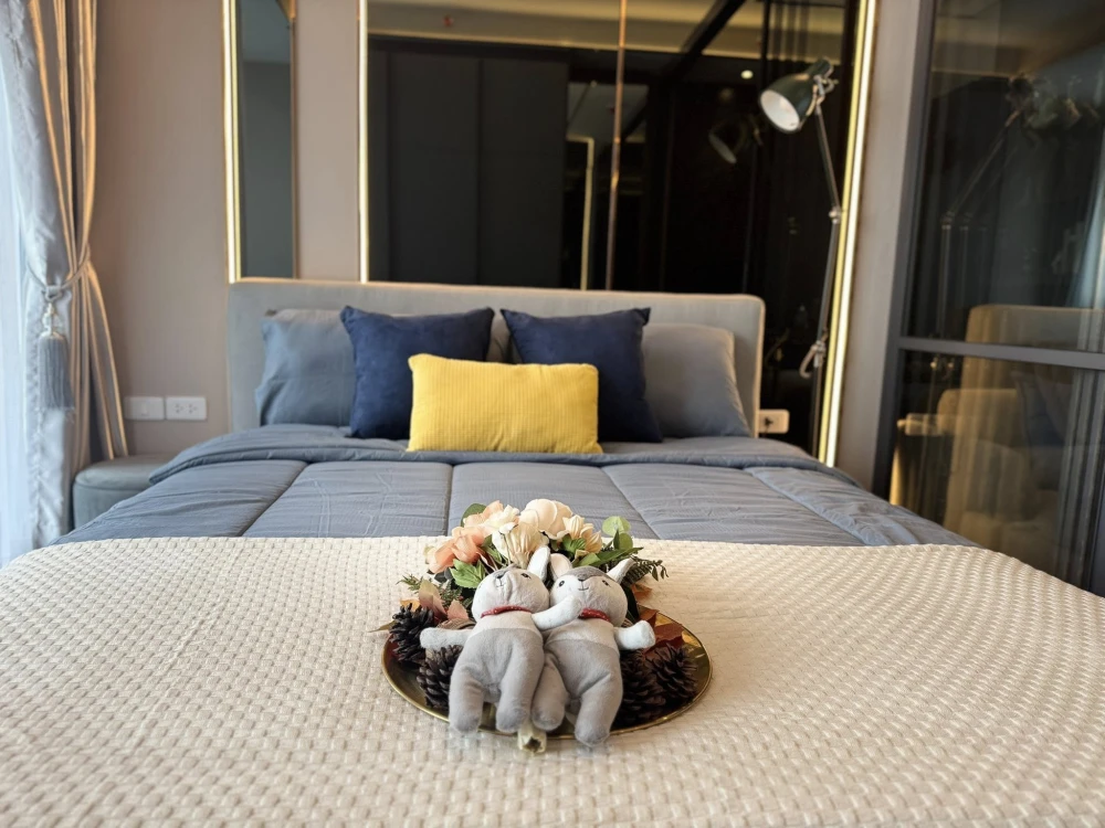 For rent: Ideo Sukhumvit - Rama 4, high floor room, fully furnished, luxury built-in, just bring your bag and move in.
