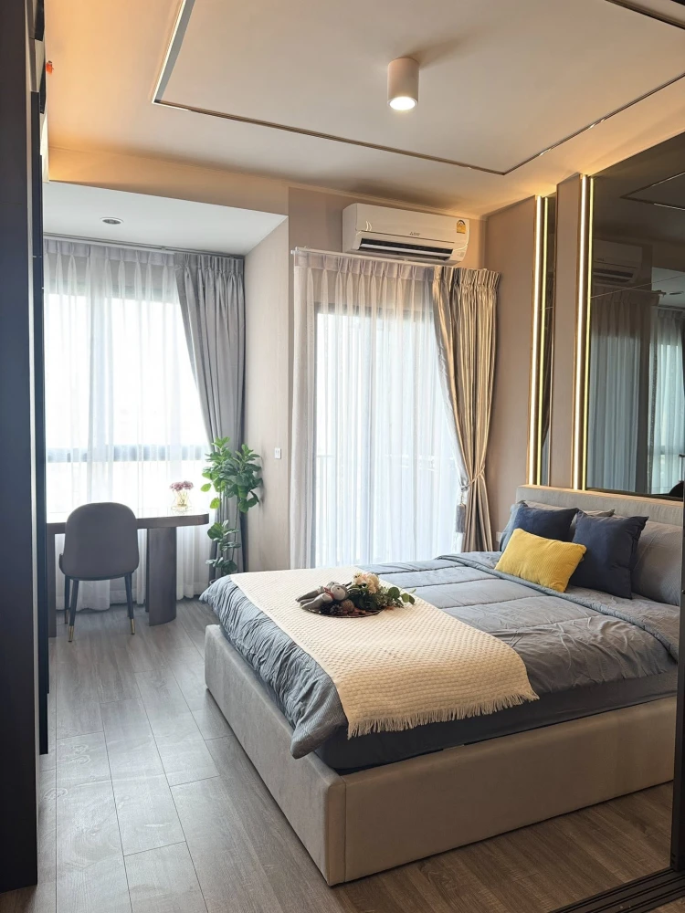 For rent: Ideo Sukhumvit - Rama 4, high floor room, fully furnished, luxury built-in, just bring your bag and move in.