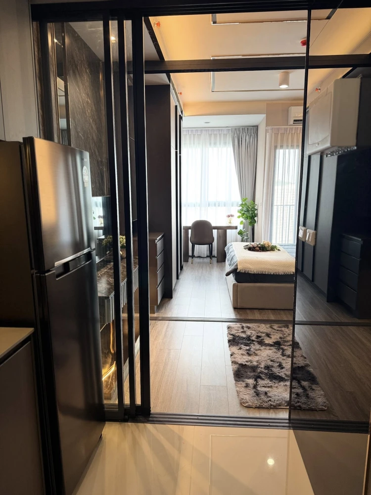 For rent: Ideo Sukhumvit - Rama 4, high floor room, fully furnished, luxury built-in, just bring your bag and move in.