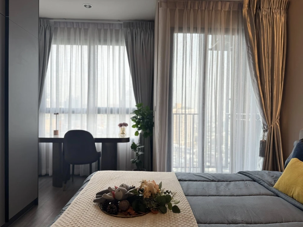 For rent: Ideo Sukhumvit - Rama 4, high floor room, fully furnished, luxury built-in, just bring your bag and move in.