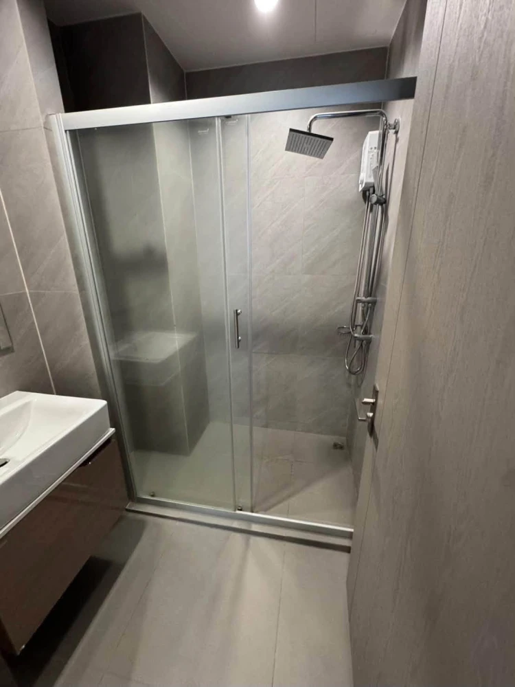 For Rent: Ideo Sukhumvit - Rama 4, 18th floor. Fully furnished and inviting unit—book now if interested.