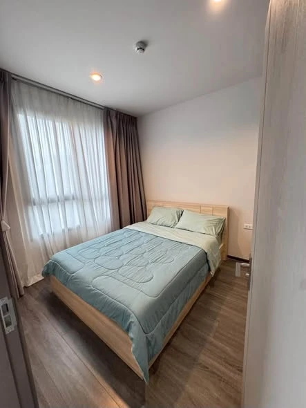 For Rent: Ideo Sukhumvit - Rama 4, 18th floor. Fully furnished and inviting unit—book now if interested.