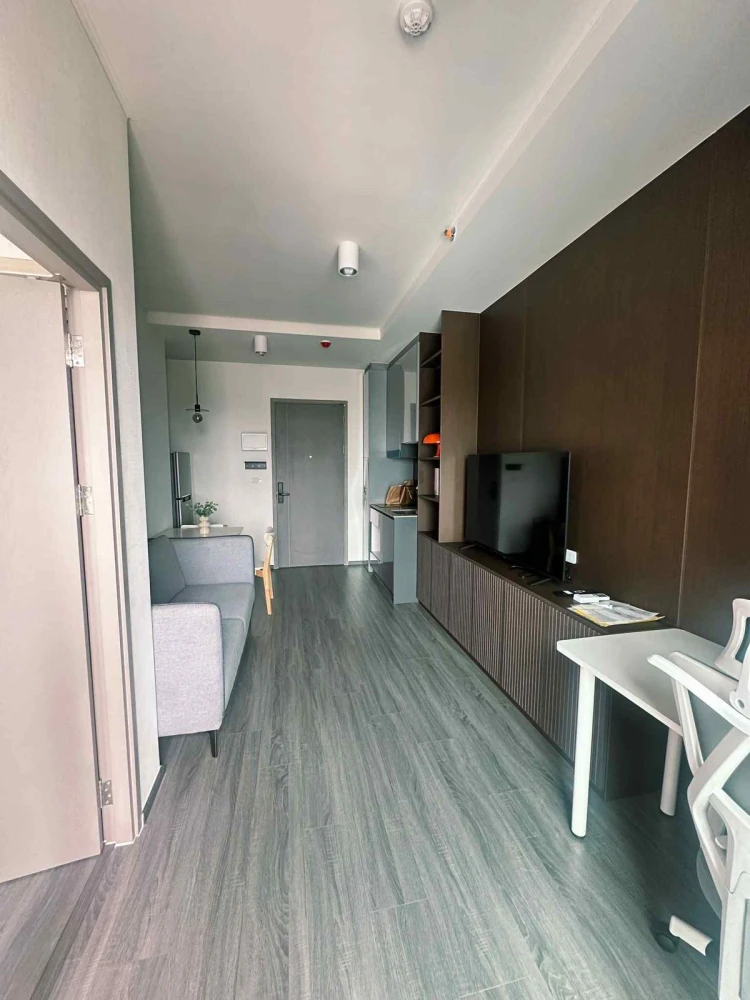 For rent: Ideo Sukhumvit - Rama 4, 25th floor, Bang Krachao curve view, fully furnished, nice to live in, reserve now.