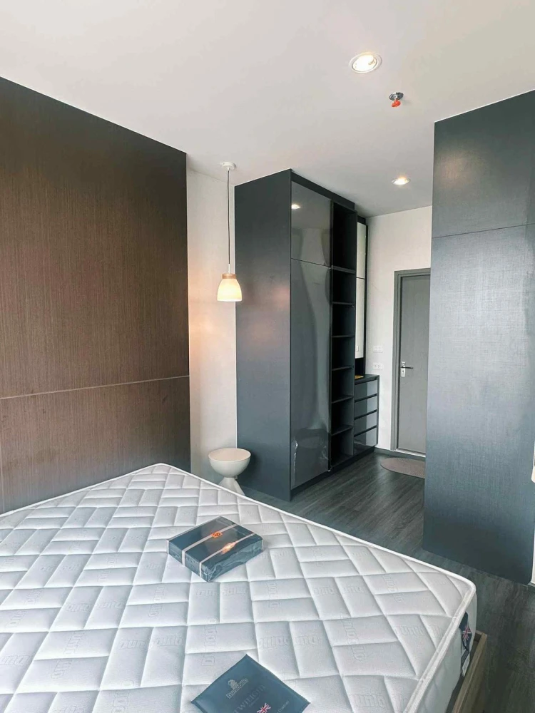 For rent: Ideo Sukhumvit - Rama 4, 25th floor, Bang Krachao curve view, fully furnished, nice to live in, reserve now.